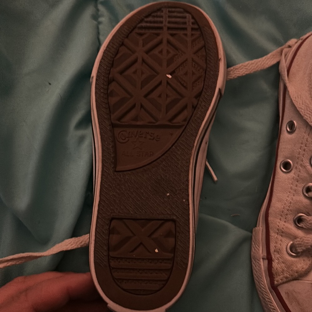 White converse - Picture 3 of 4